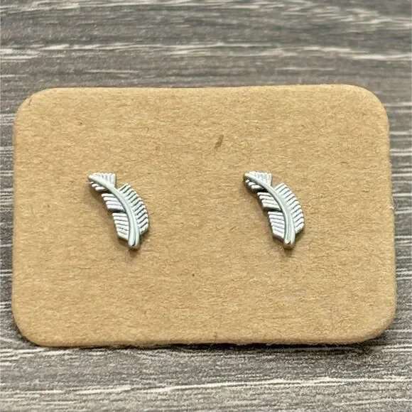 NEW! Tiny Feather Earrings Silver - Picture 2 of 8
